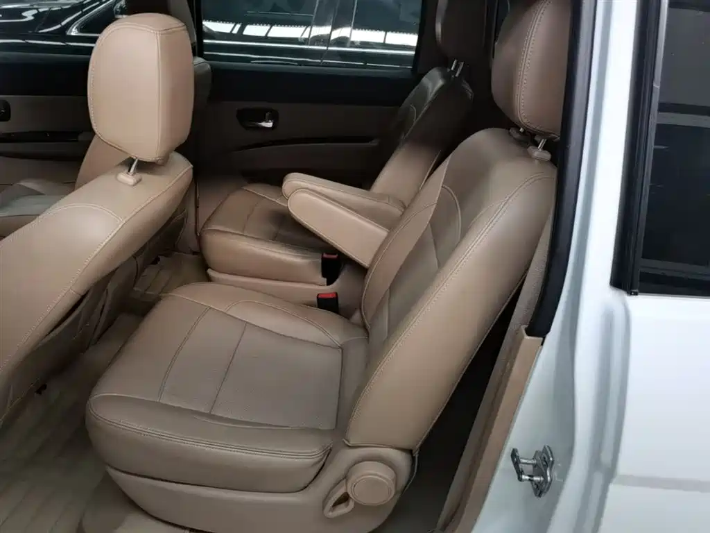 Wuling Hongguang 2015 — фото 17