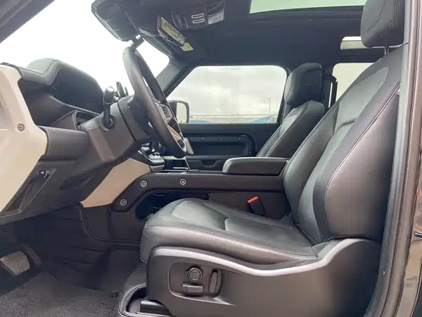 Land Rover Defender 2023