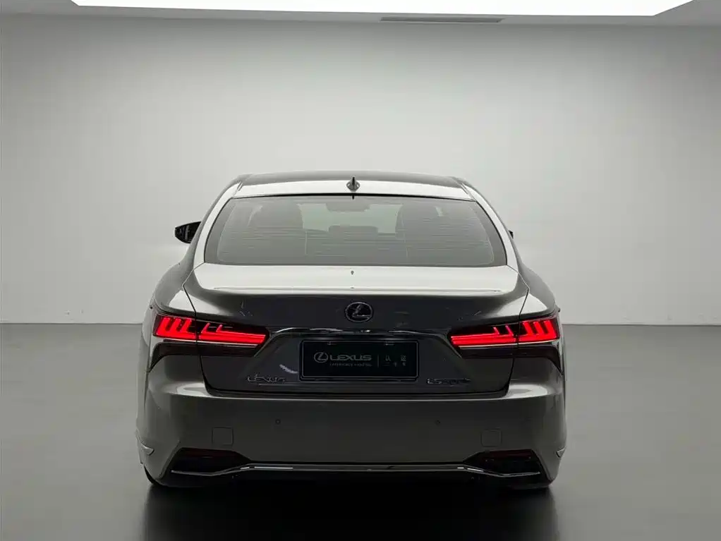 Lexus LS 2020 — фото 18