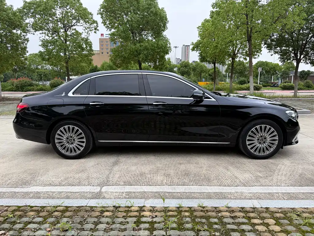 Mercedes-Benz E-Class 2022 — фото 20
