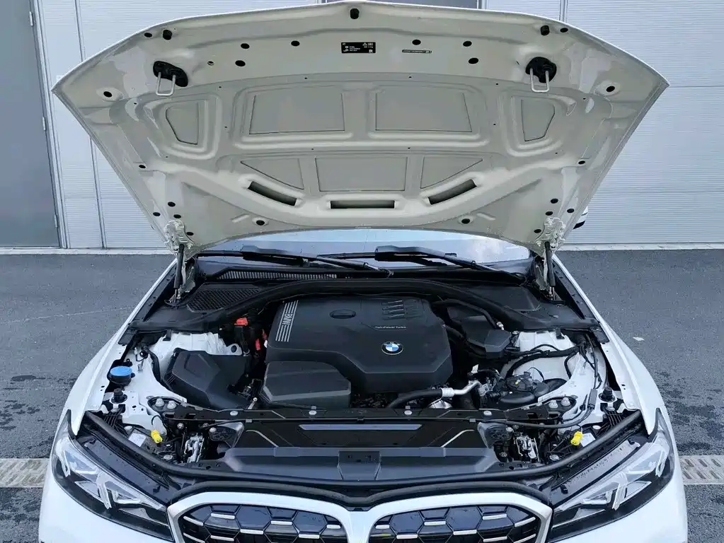 BMW 3 Series 2025 — фото 13