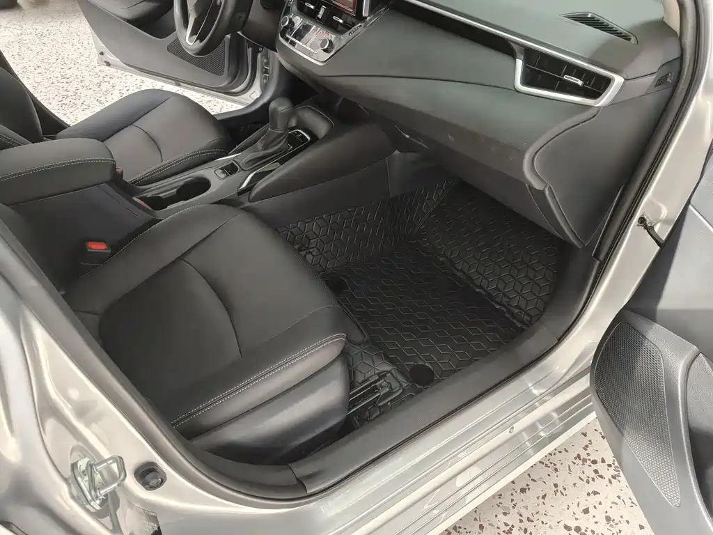 Toyota Corolla 2023 — фото 10