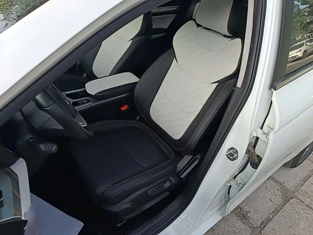 Geely Emgrand L 2022 — фото 15