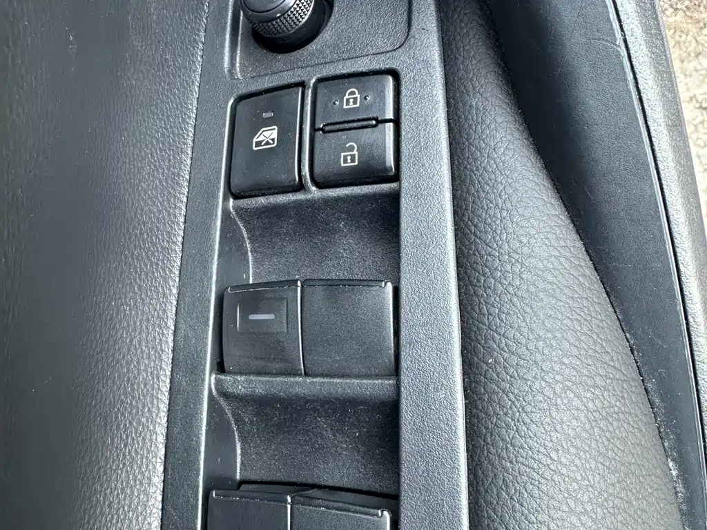 Toyota Corolla 2023 — фото 10