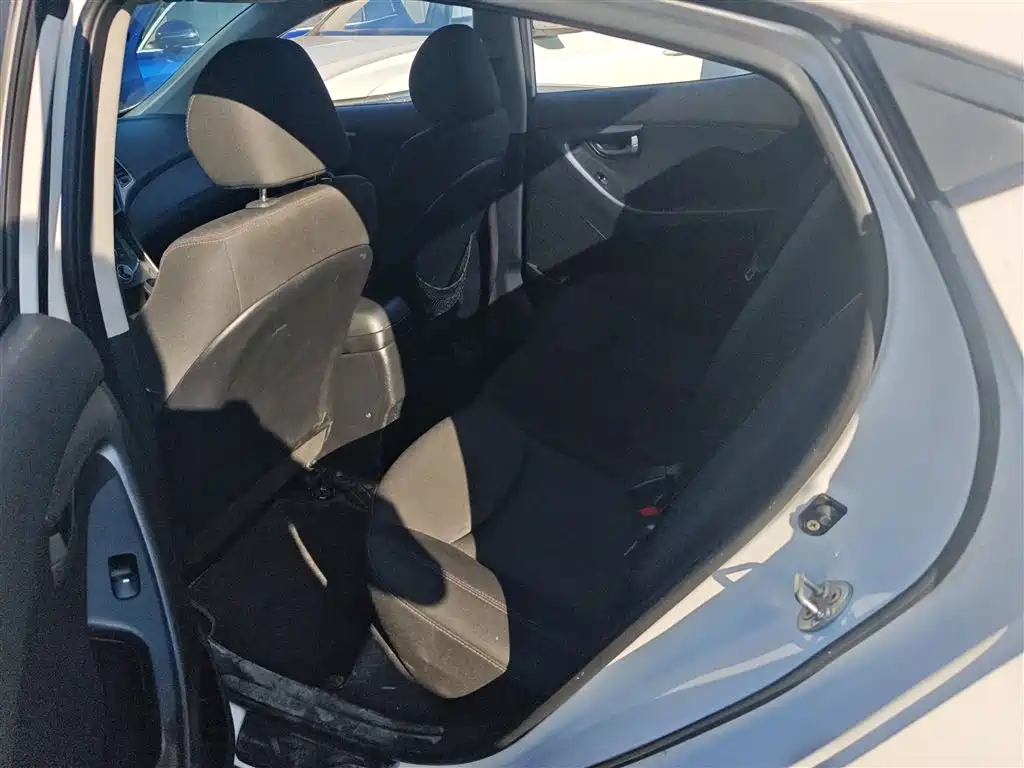 Hyundai Elantra Langdong 2016 — фото 17