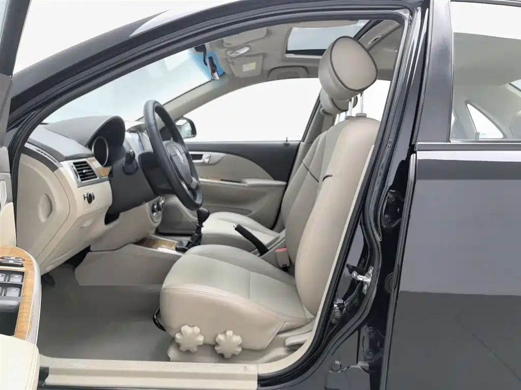 Buick Excelle 2015 — фото 10