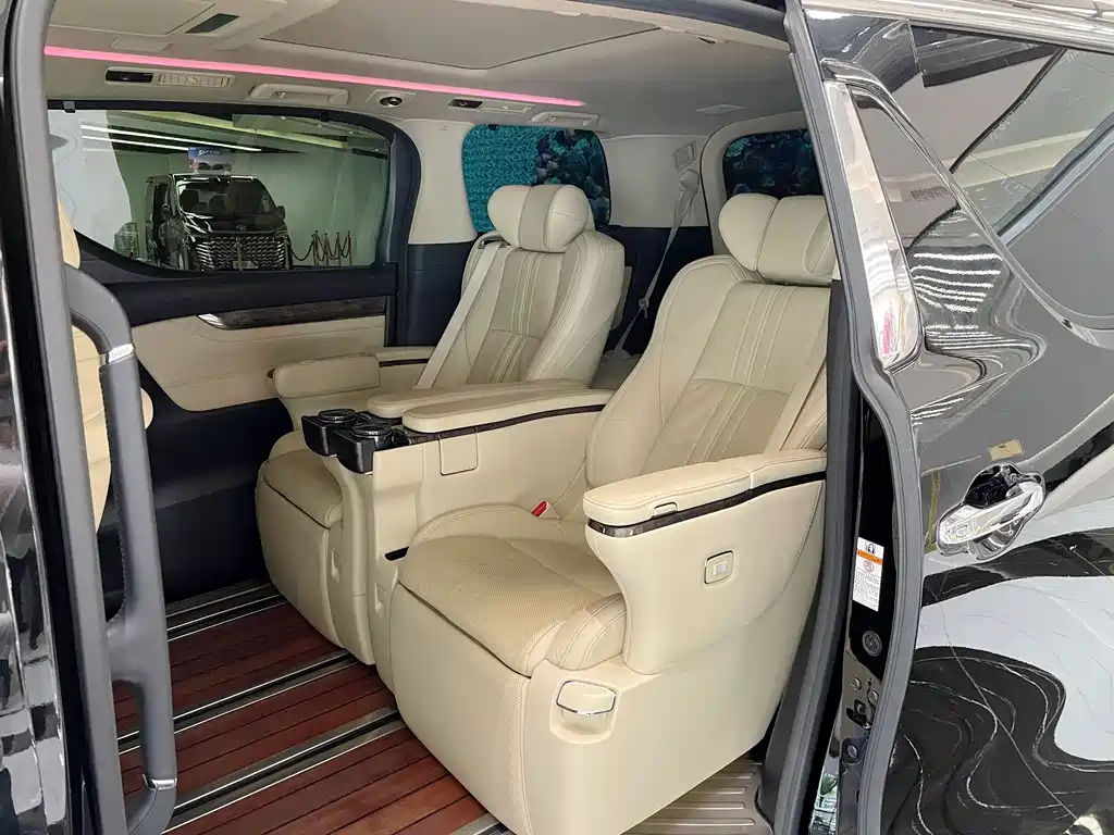 Toyota Alphard 2020 — фото 16