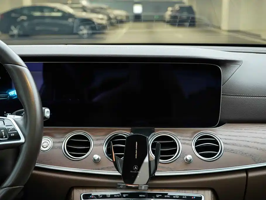 Mercedes-Benz E-Class 2022 — фото 18