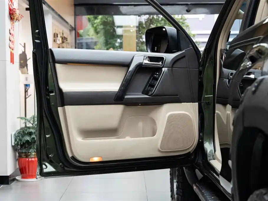 Toyota Prado 2013 — фото 12