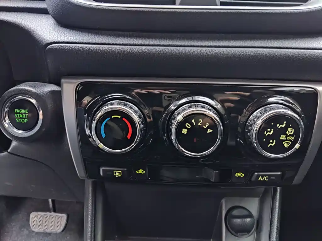 Toyota Yaris L 2022 — фото 12