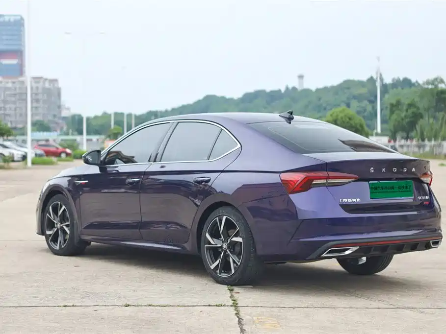 Skoda Octavia 2023 — фото 18