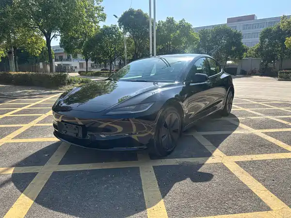Tesla Model 3 2023