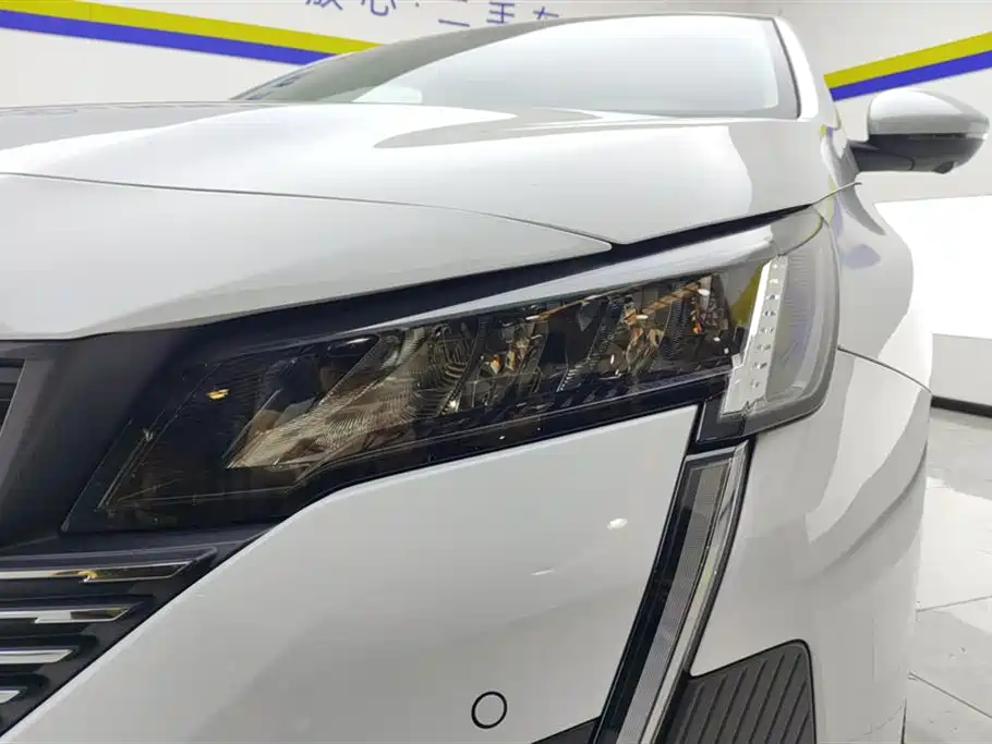 Peugeot 408 2025 — фото 5