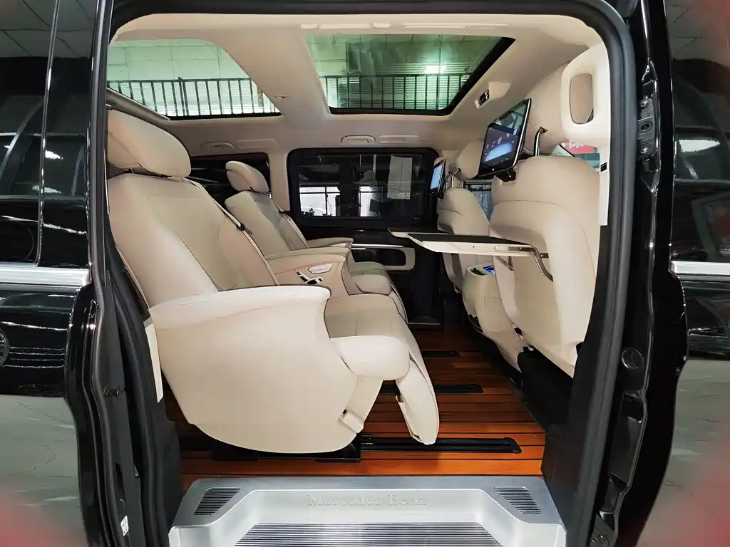 Mercedes-Benz V-Class 2019 — фото 10