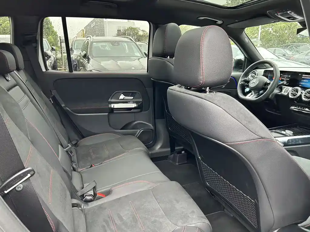 Mercedes-Benz GLB AMG 2026 — фото 13