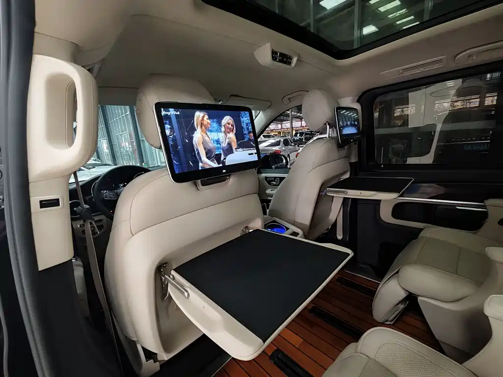 Mercedes-Benz V-Class 2019 — фото 22