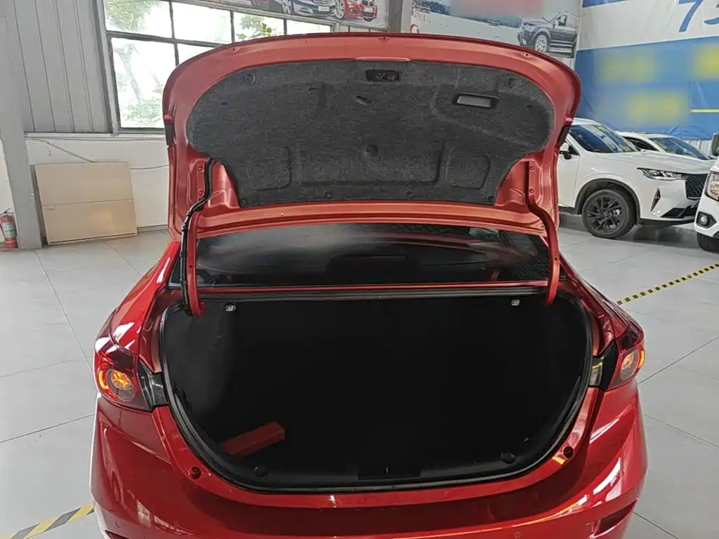 Mazda 3 Axela 2018 — фото 19
