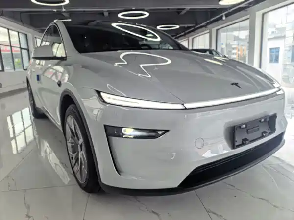 Tesla Model Y L 2026