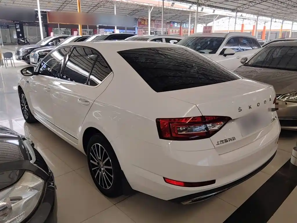 Skoda Octavia 2020 — фото 5
