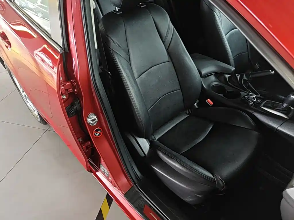 Mazda 3 Axela 2018 — фото 25