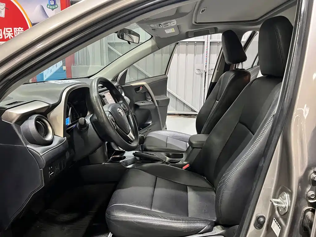 Toyota RAV4 2016 — фото 4