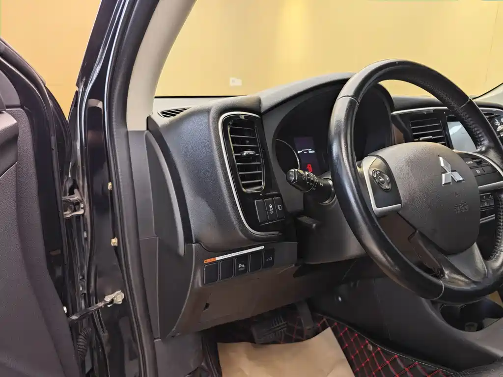 Mitsubishi Outlander 2014 — фото 12