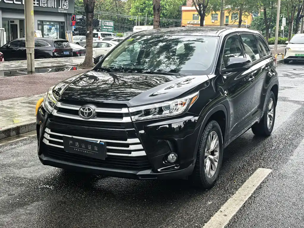 Toyota Highlander 2021 — фото 1