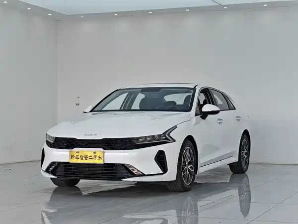 Kia K5 2025