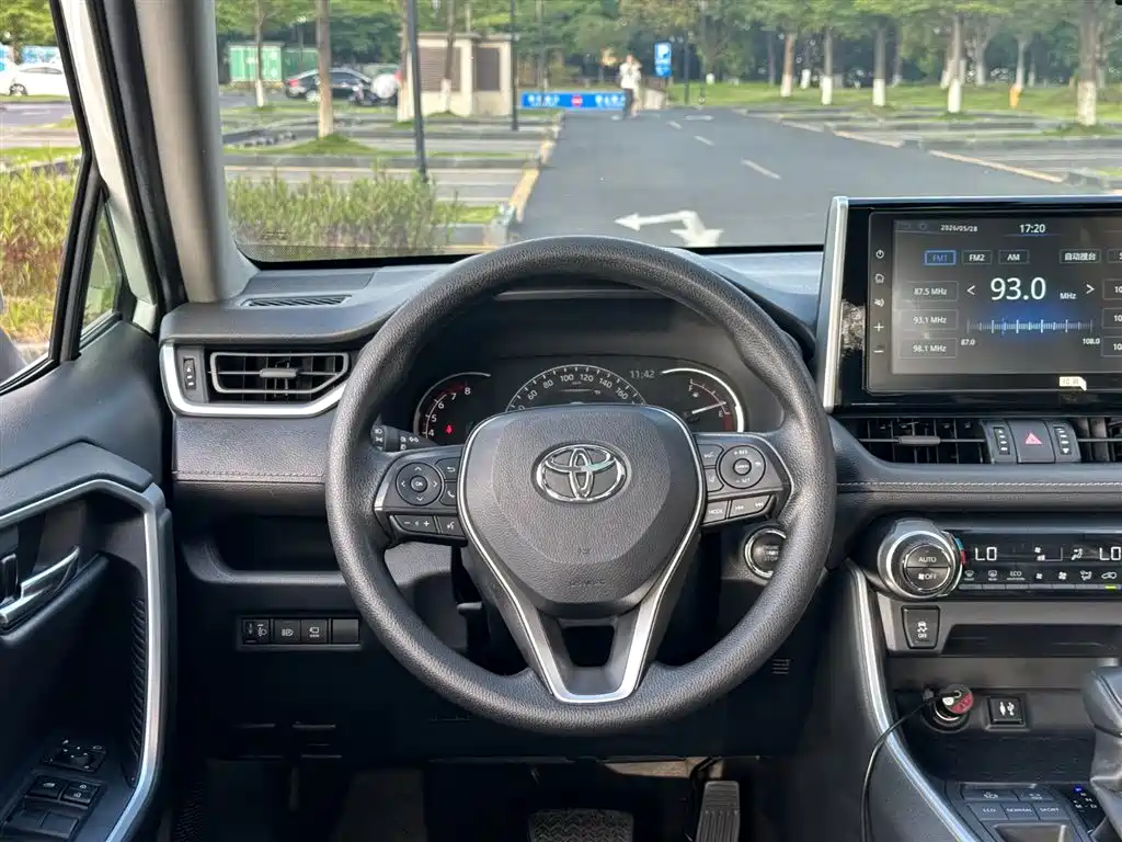 Toyota RAV4 2020 — фото 6