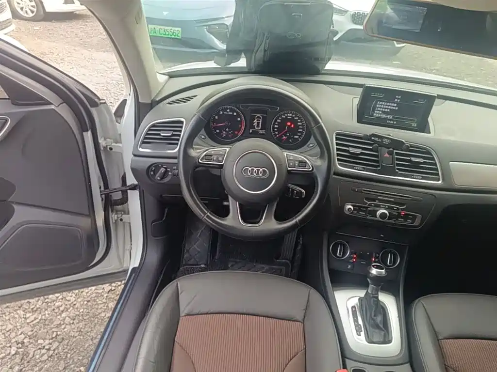 Audi Q3 2017 — фото 11