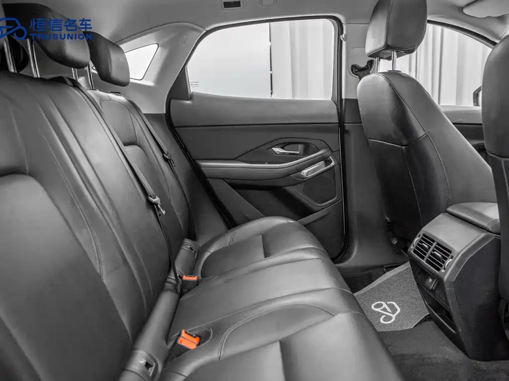 Jaguar E-PACE 2019 — фото 16