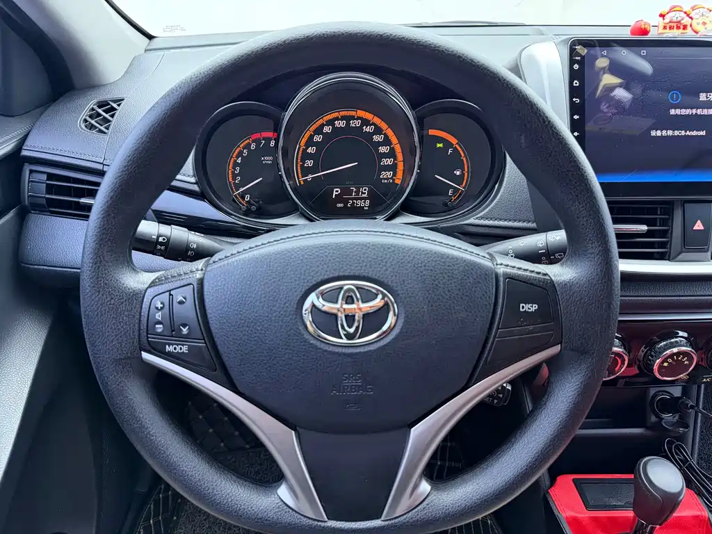 Toyota Yaris L 2022 — фото 11
