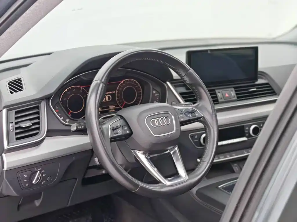 Audi Q5L 2021 — фото 27