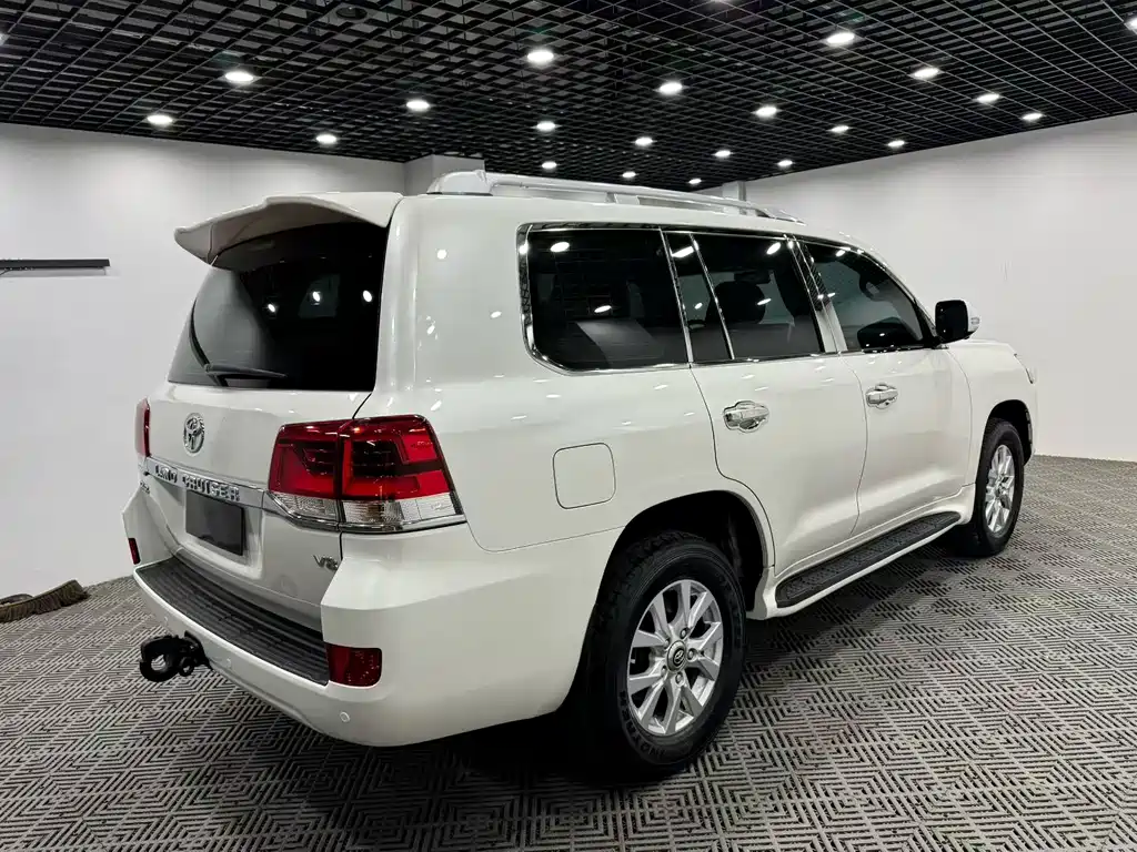 Toyota Land Cruiser 2017 — фото 7
