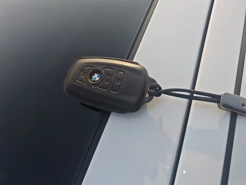 BMW 5 Series 2015 — фото 9