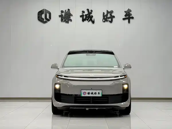 Li Auto L6 2025