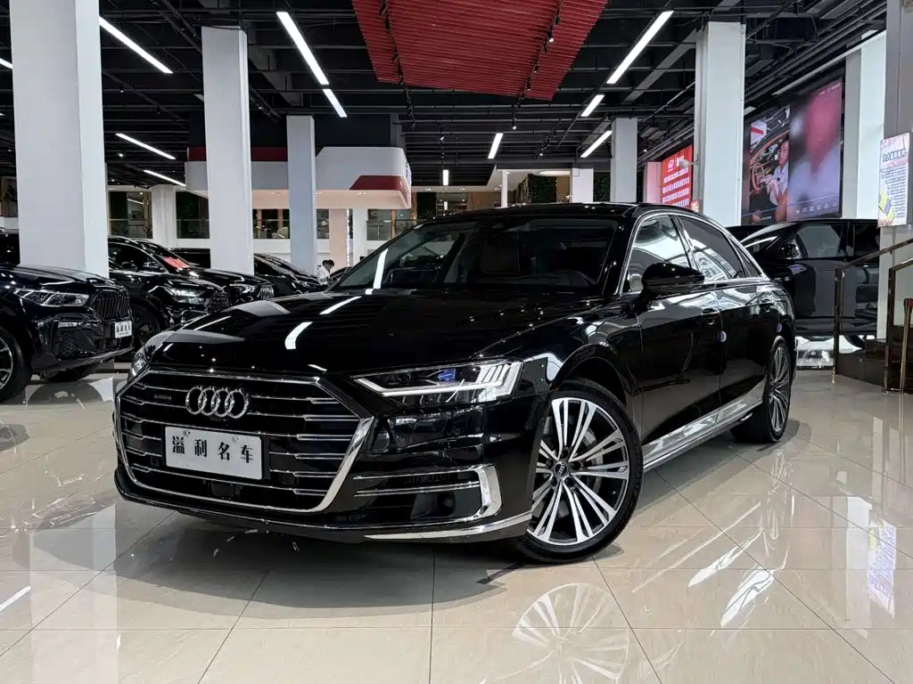 Audi A8 2022 — фото 1