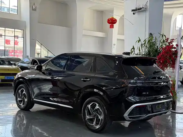 Hongqi HS3 2023