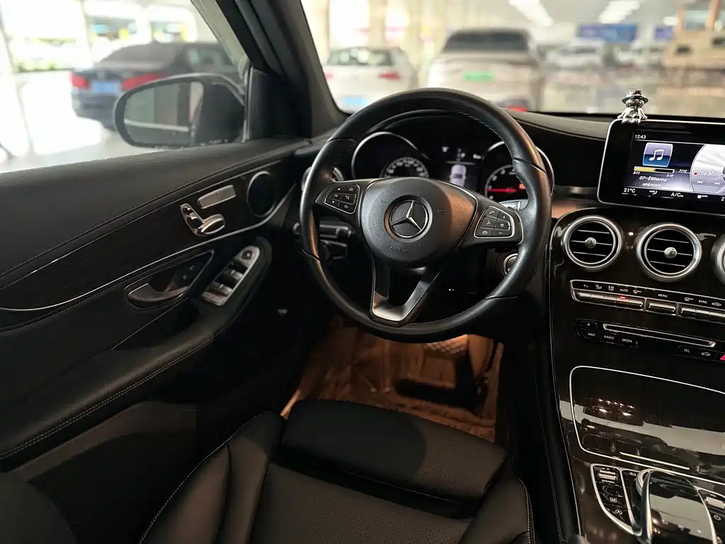 Mercedes-Benz GLC 2018 — фото 13