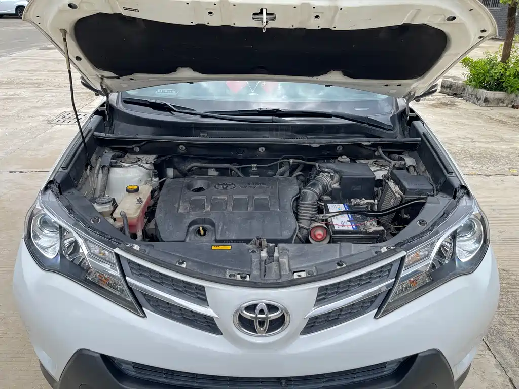 Toyota RAV4 2015 — фото 13