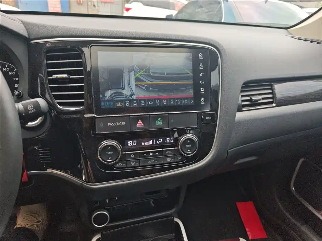 Mitsubishi Outlander 2020 — фото 13