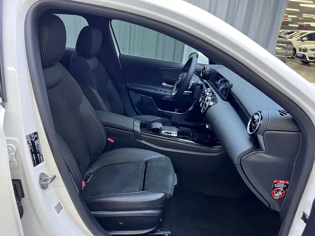 Mercedes-Benz A-Class 2019 — фото 14