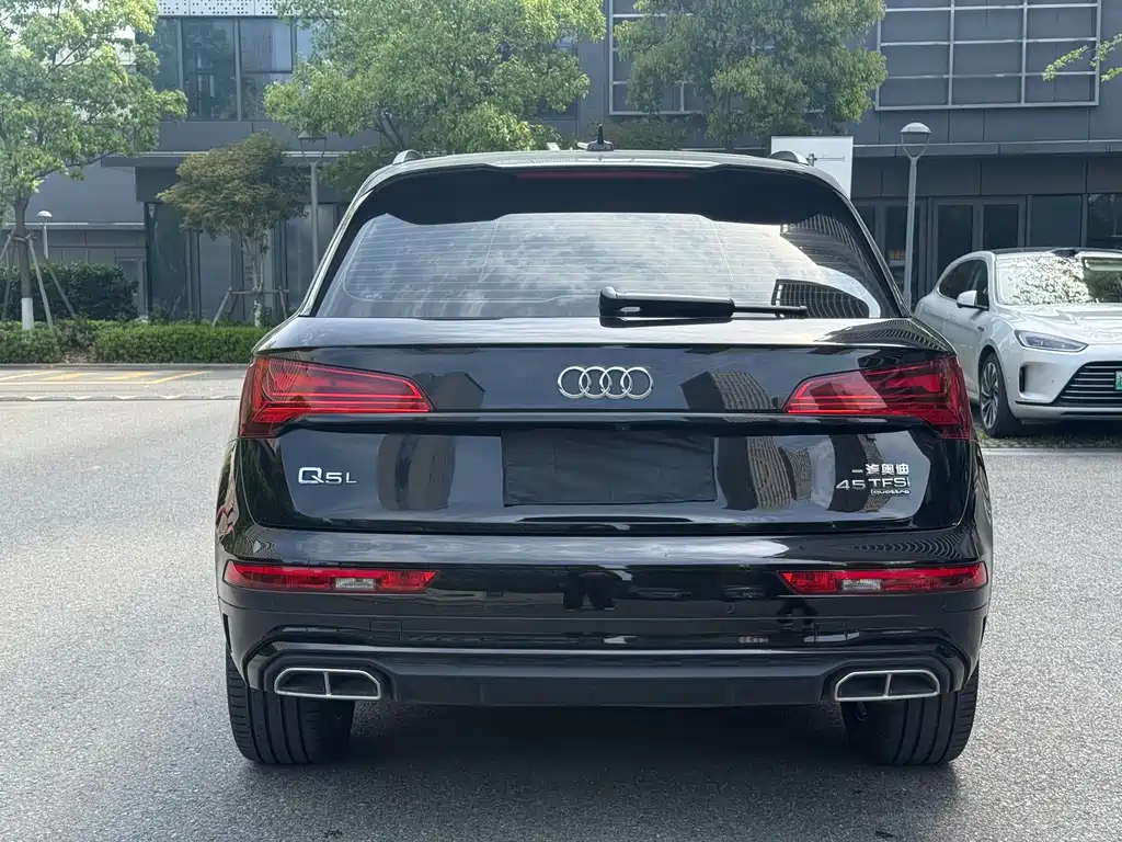 Audi Q5L 2023 — фото 24