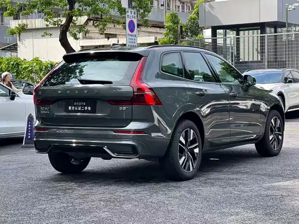 Volvo XC60 2025