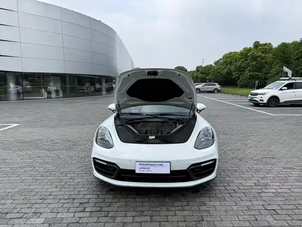 Porsche Panamera 2023
