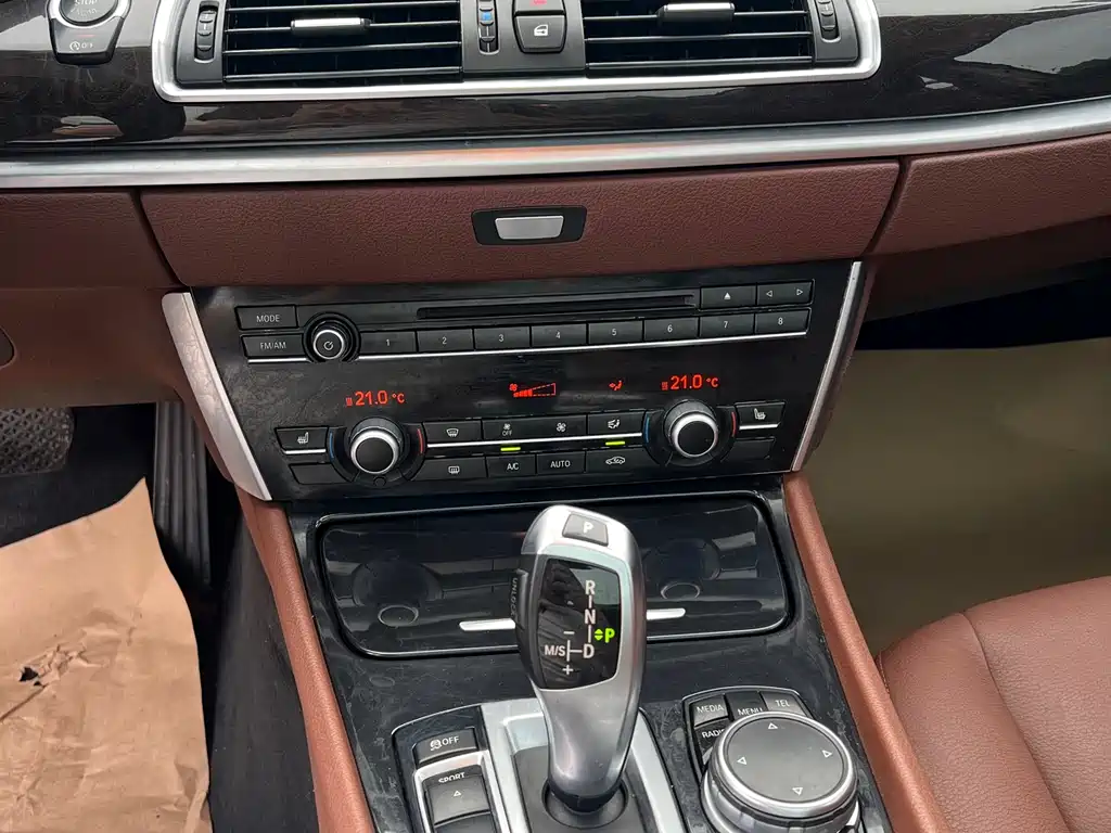 BMW 5 Series GT 2015 — фото 8