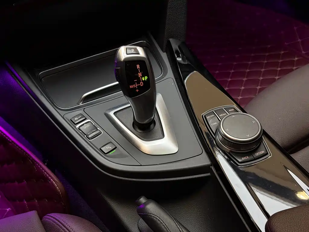 BMW 3 Series 2019 — фото 12