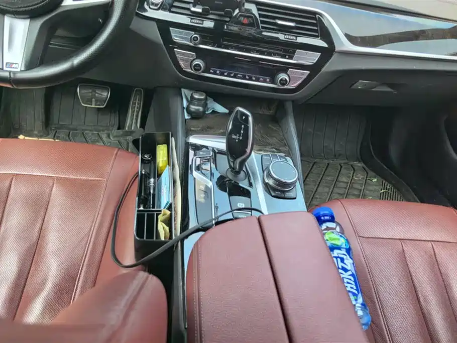 BMW 5 Series 2018 — фото 16
