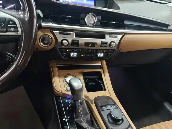 Lexus ES 2016