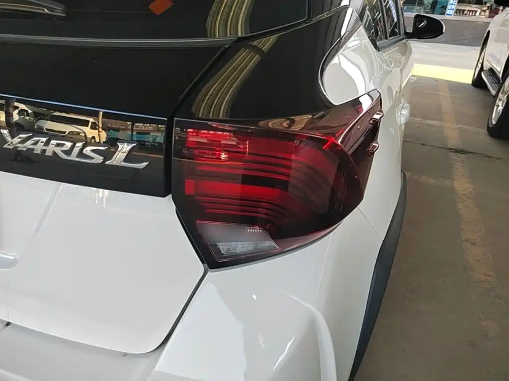 Toyota Yaris L 2022 — фото 8